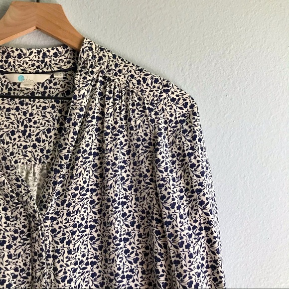 Boden Tops - BODEN Button Down Floral Blouse White/Navy Size 4